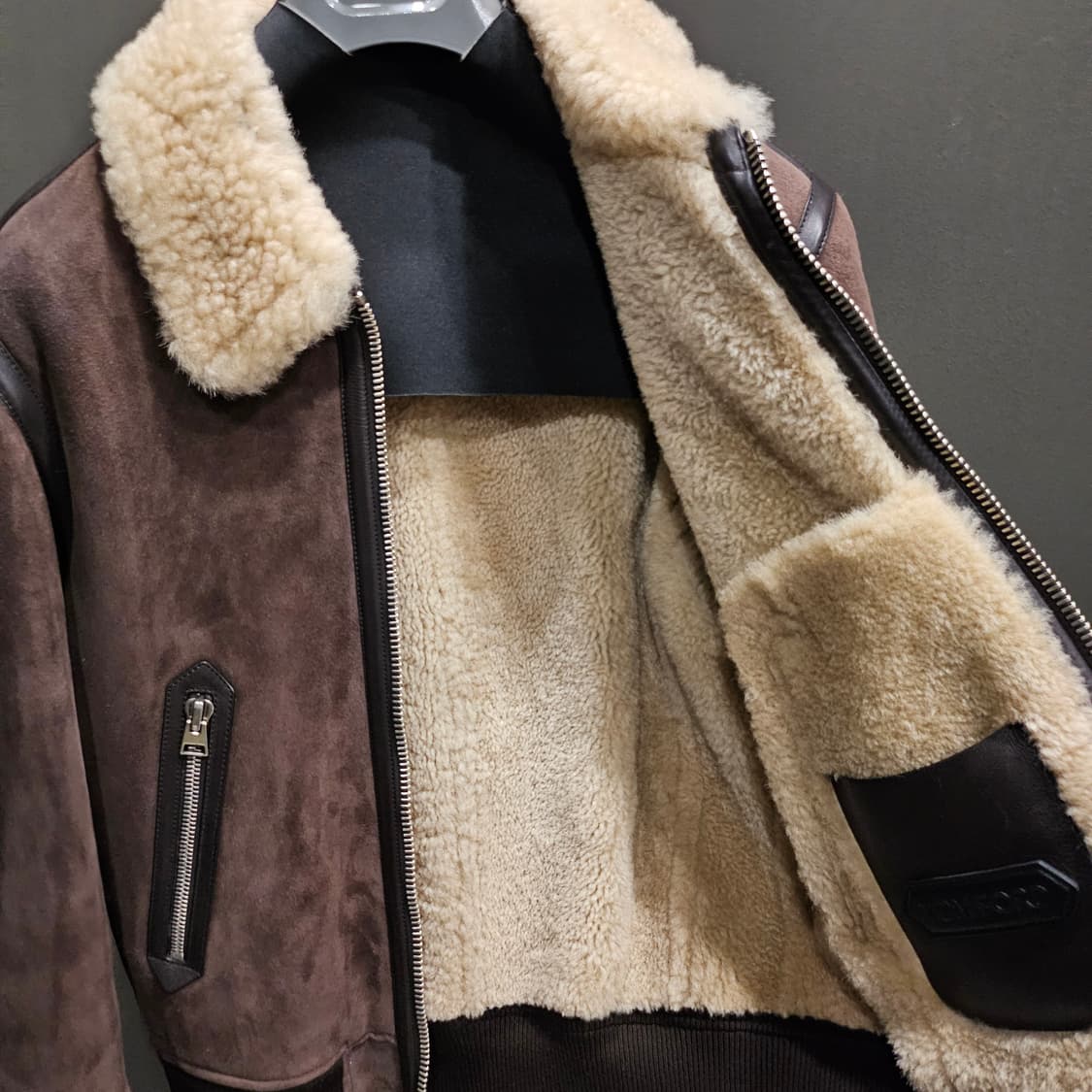 톰포드 시어링 브라운 레더 트리밍 무스탕 자켓 상품이미지8