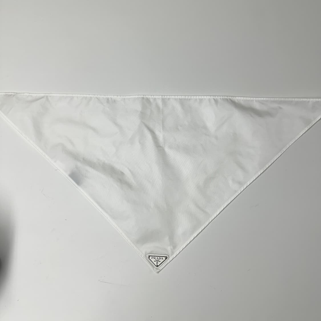프라다 리나일론 삼각 스카프 상품이미지1