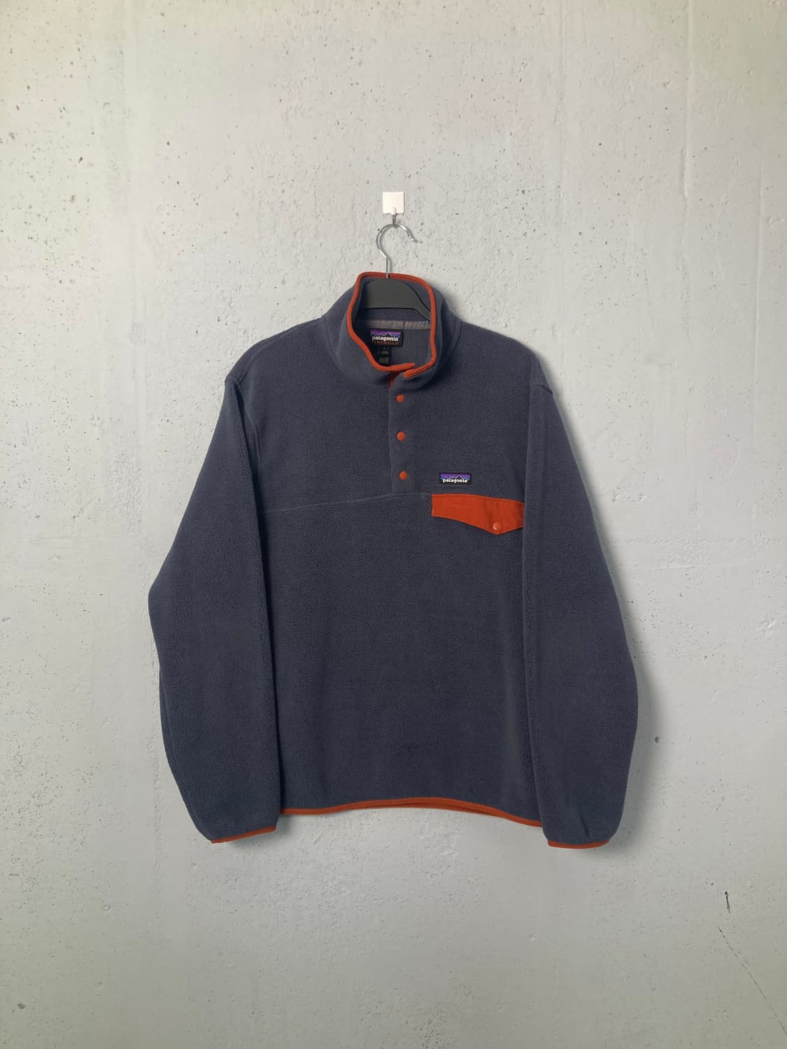 파타고니아 신칠라 풀오버 스몰더 블루/버니쉬드 레드 (L) 상품이미지1