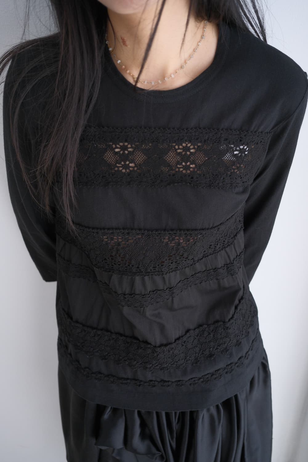 Lace back button top 상품이미지1