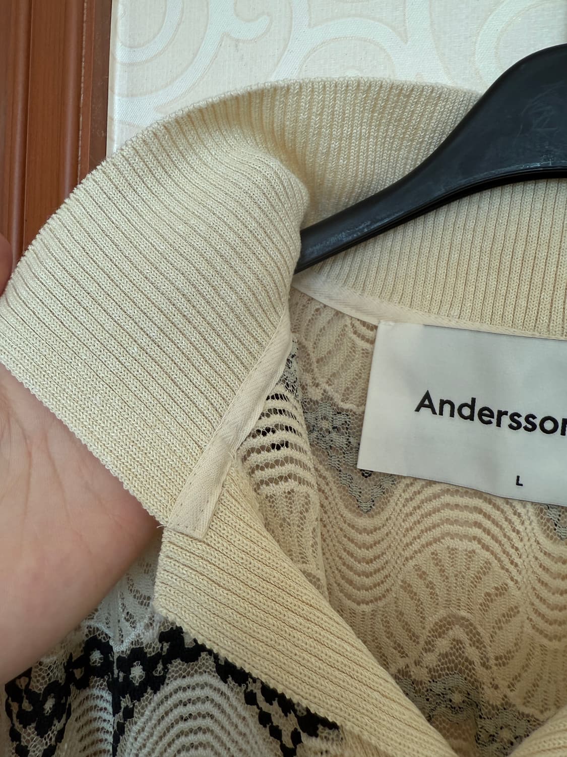 엔더슨벨 마요르카 시어 칼라 니트 베이지 상품이미지8