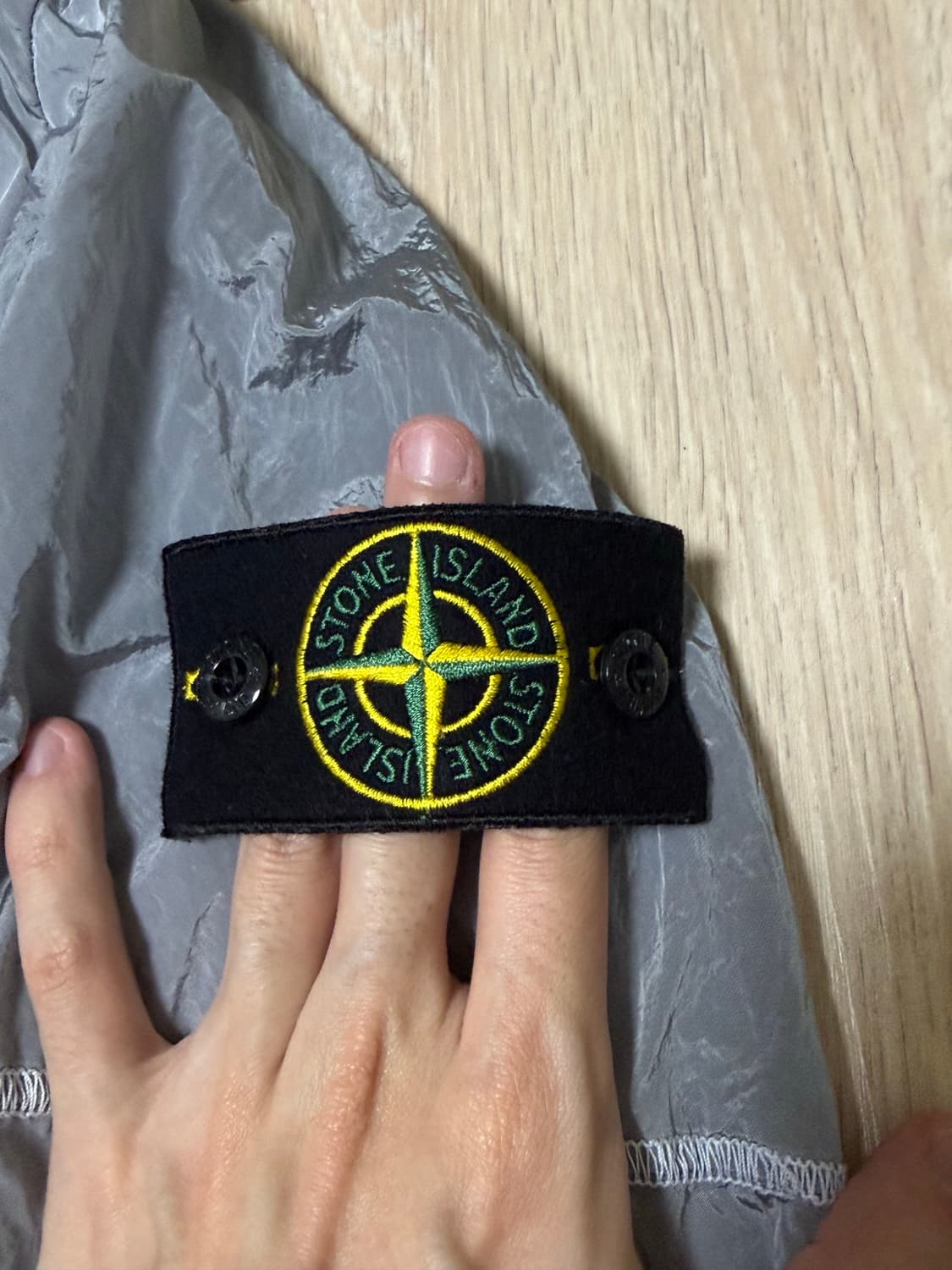 18fw 스톤아일랜드 나일론메탈 오버셔츠 아이스 색상 L 상품이미지3