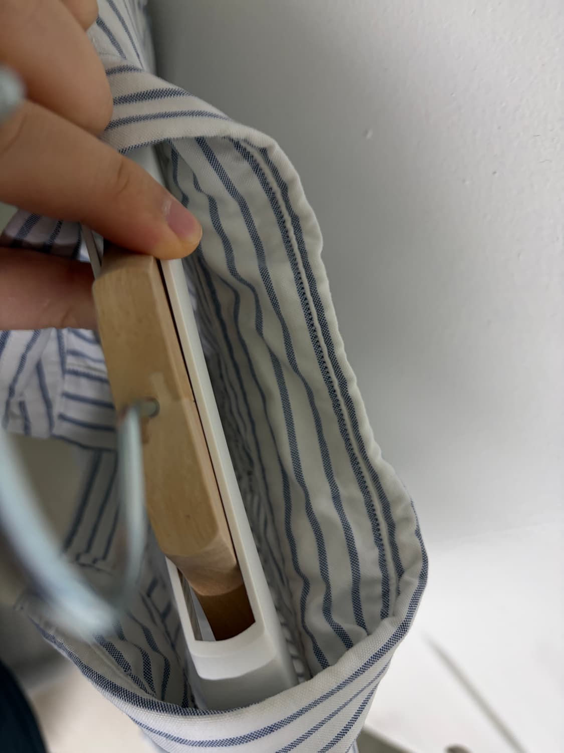 나나미카 버튼다운 스트라이프 윈드셔츠 화이트 상품이미지3