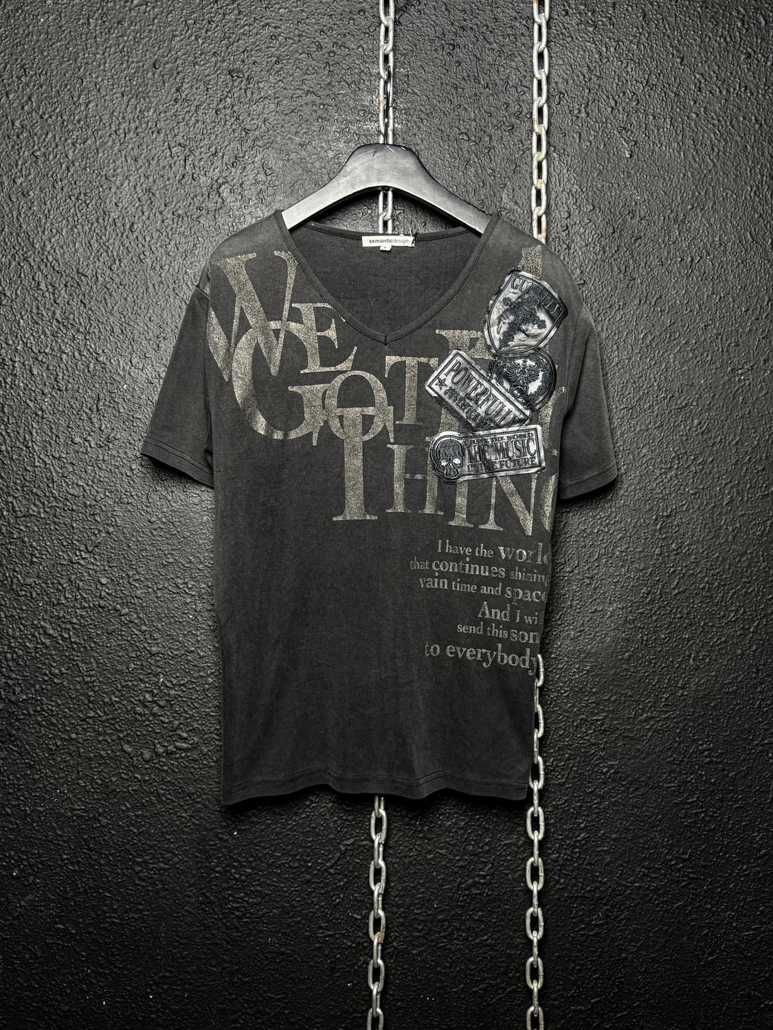 semantic design – Graphic V-neck T-shirt 상품이미지6