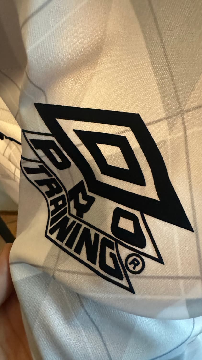 엄브로X에리즈 축구저지  상품이미지5