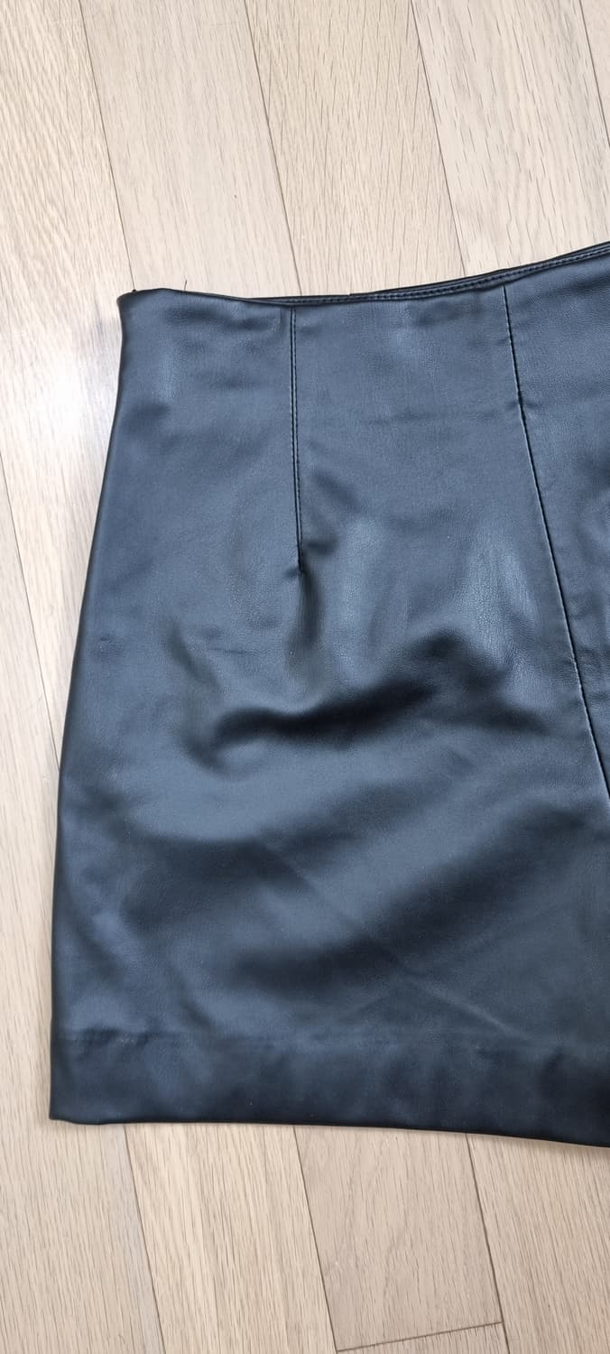 ZARA 자라 에코레더 하프 팬츠 M _ 여성 상품이미지5