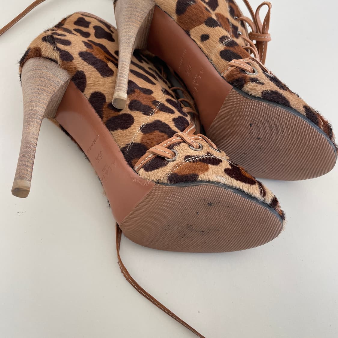 알라이아 35 1/2,225mm 레오파드 송아지 털 레이스업 힐 상품이미지6