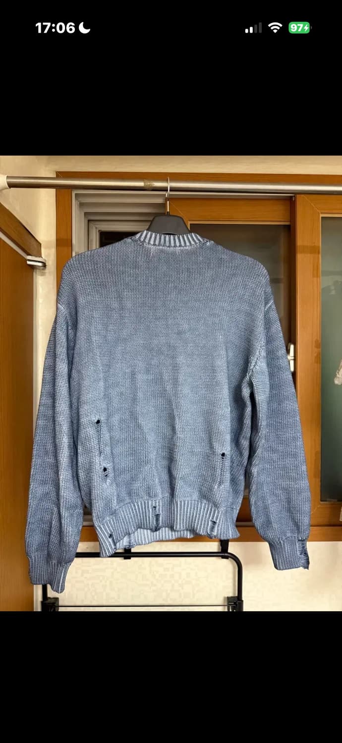 쿠어 컷아웃 디스트레스드 다잉 니트 (워시드블루) 상품이미지3