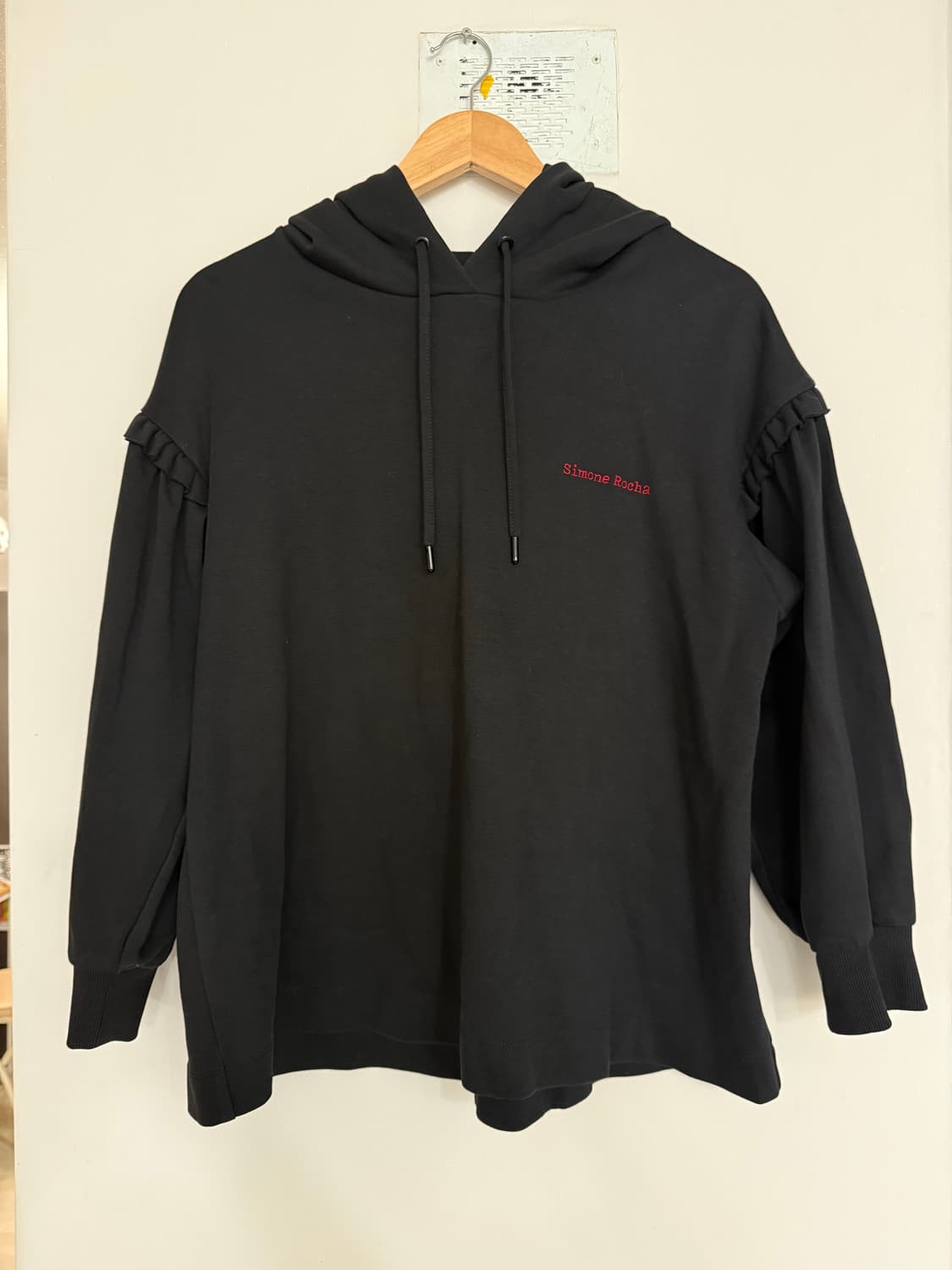시몬로샤 h&m 콜라보 러플 후드 상품이미지1