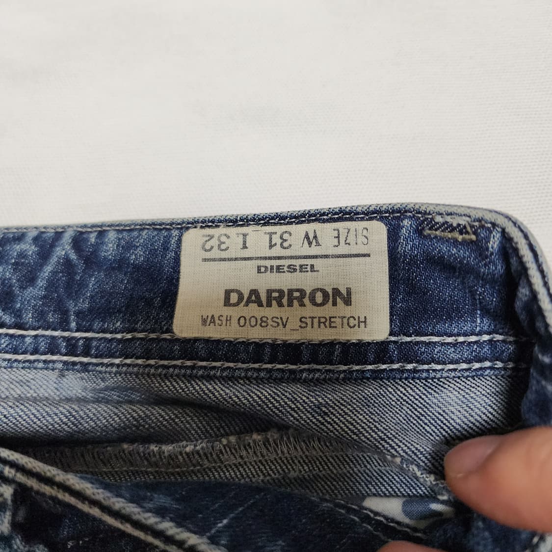 DIESEL DARRON 디젤 워시드 테이퍼드 데님팬츠 상품이미지8