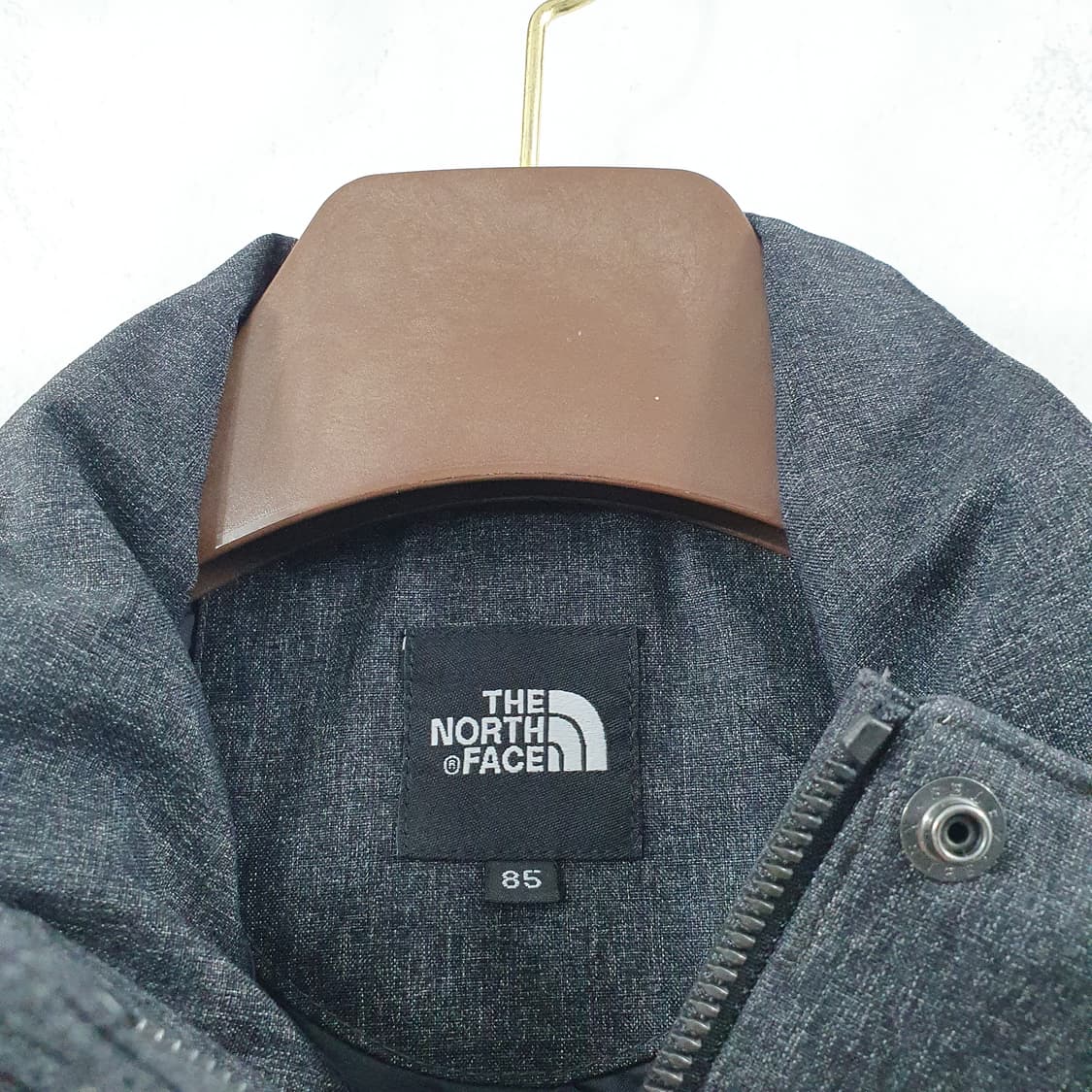85 노스페이스 여성 그레이 탄탄한 스포츠 후드 바람막이 자켓 상품이미지3