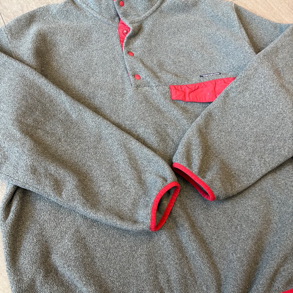 파타고니아 정품 신칠라 그레이 스냅티  상품이미지10