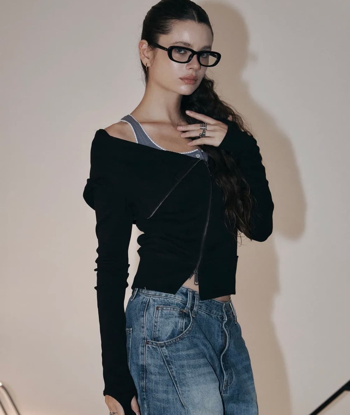 새상품!!!) 플노팔 Edie Unbal high-neck Hoodie 상품이미지1