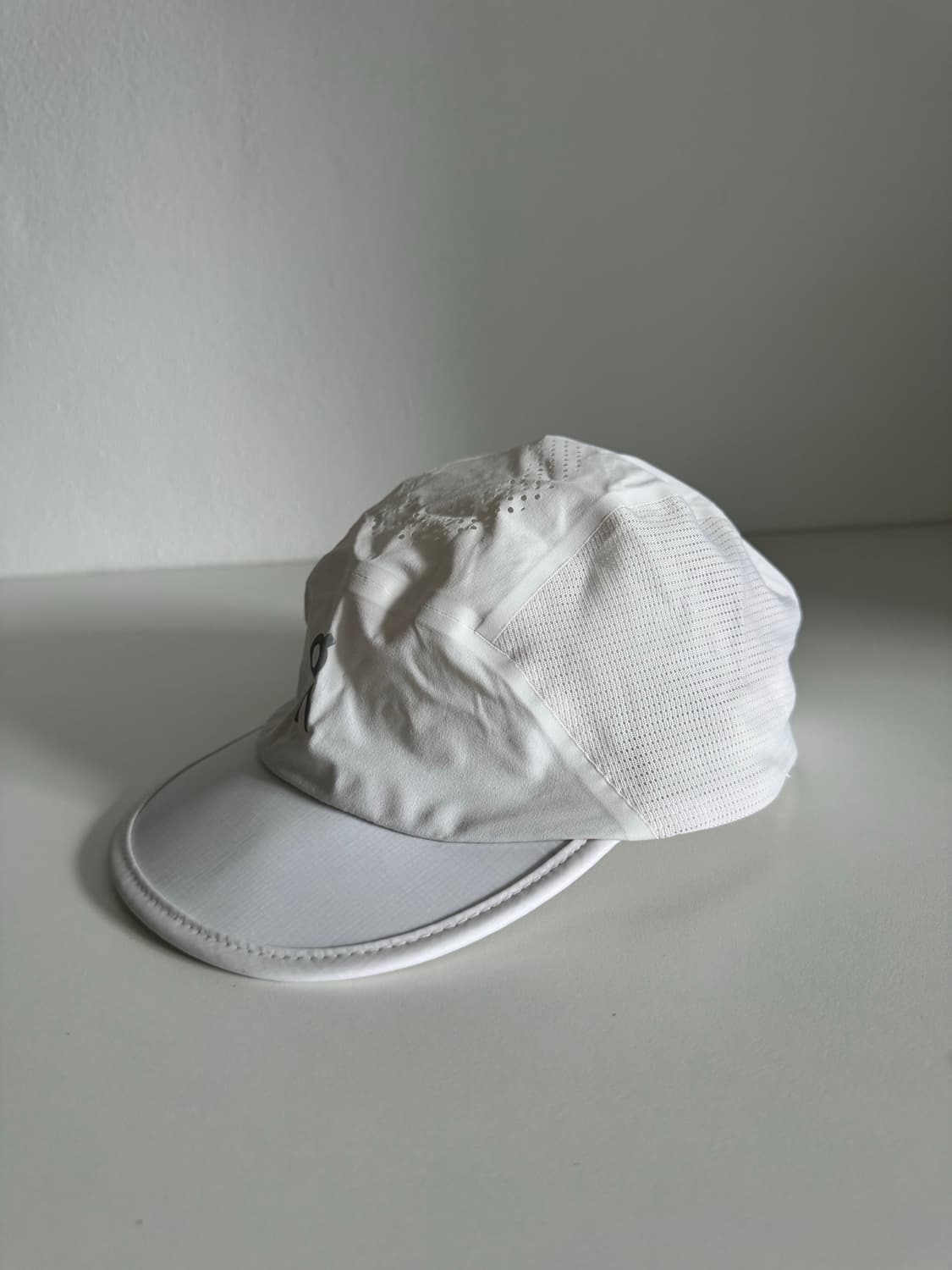 ON running Ultra Cap White 상품이미지2