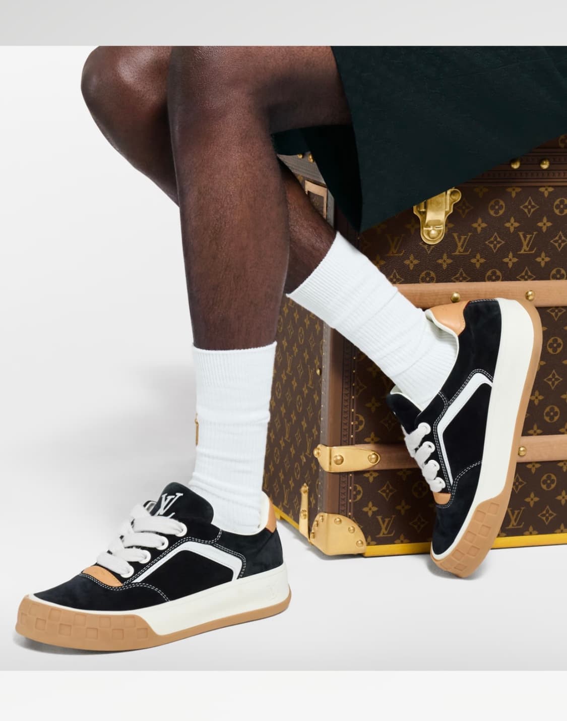 루이비통 틸티드 스니커즈 [블랙] 상품이미지1