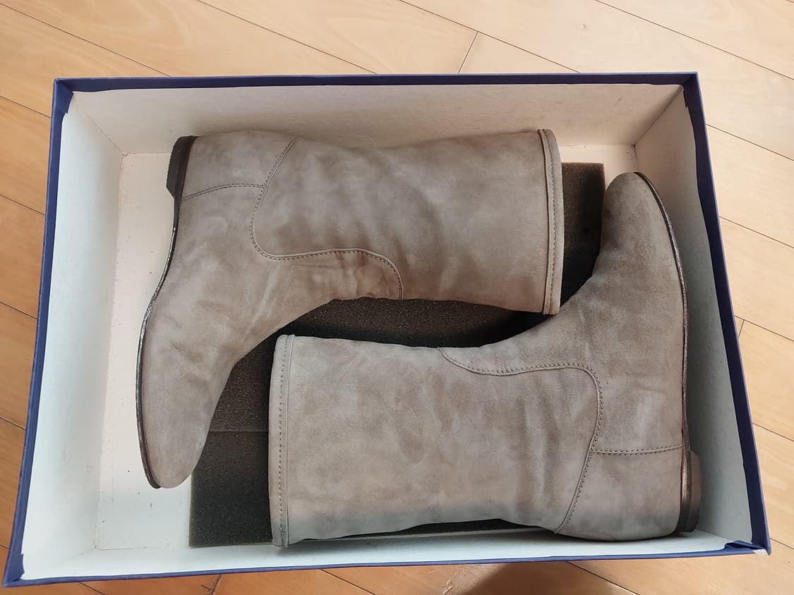 스튜어트 와이츠먼 스웨이드부츠 회색 상품이미지4