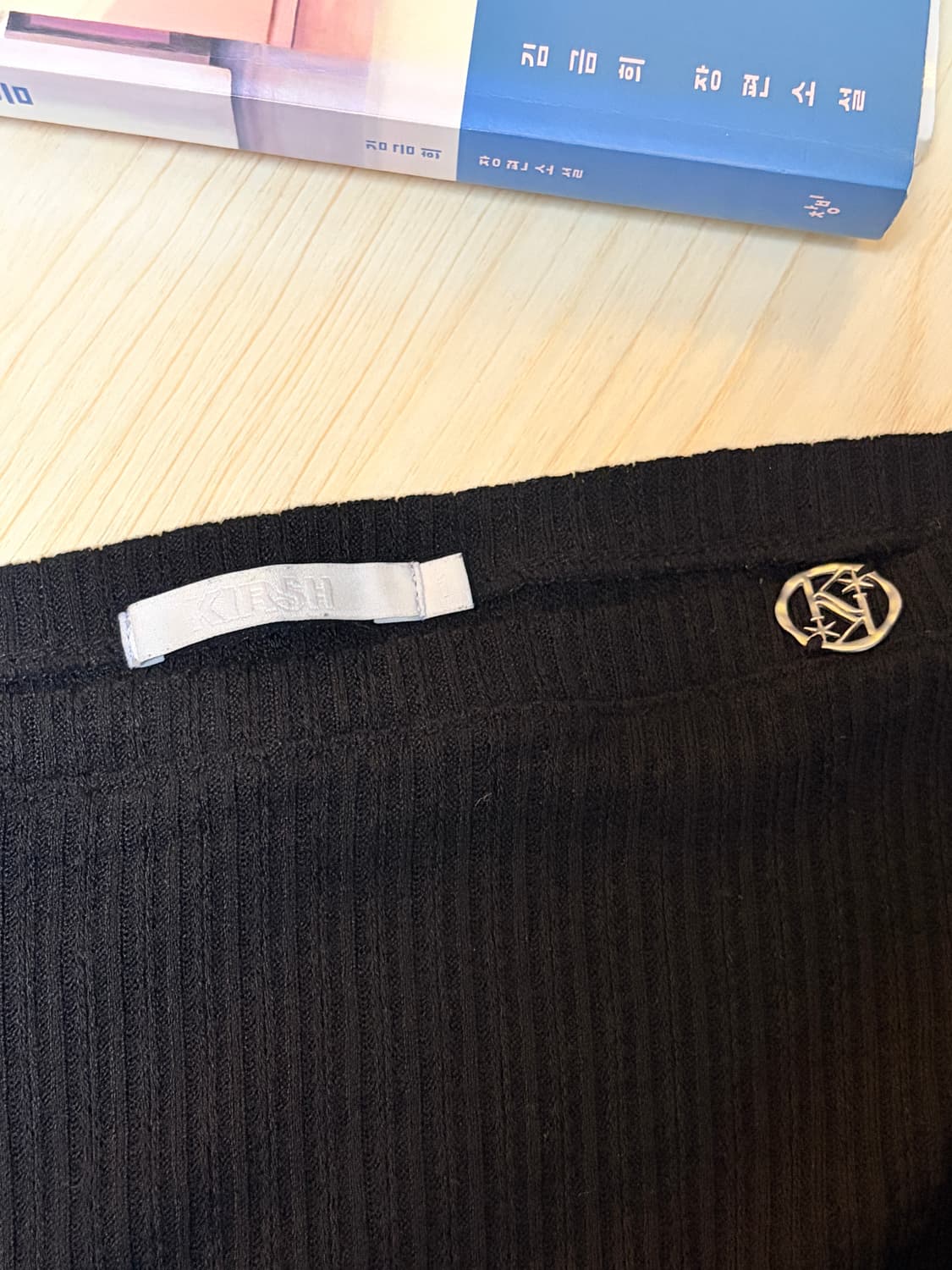 키르시컬렉션 오프숄더 긴팔티셔츠 상품이미지1