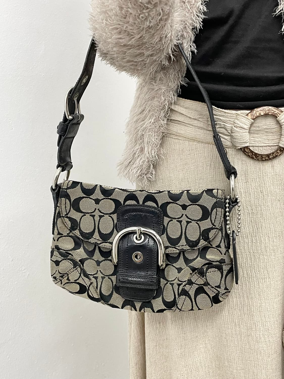 코치 블랙 자카드 시그니처 백 상품이미지5