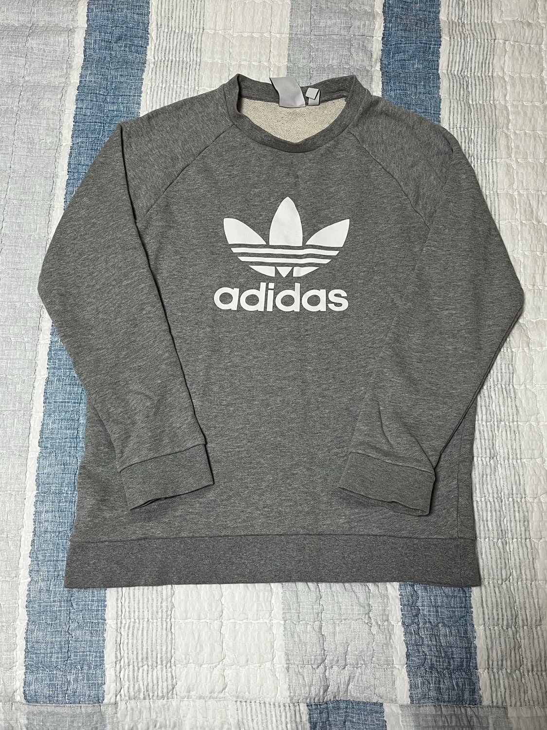 아디다스 회색 맨투맨 상품이미지1