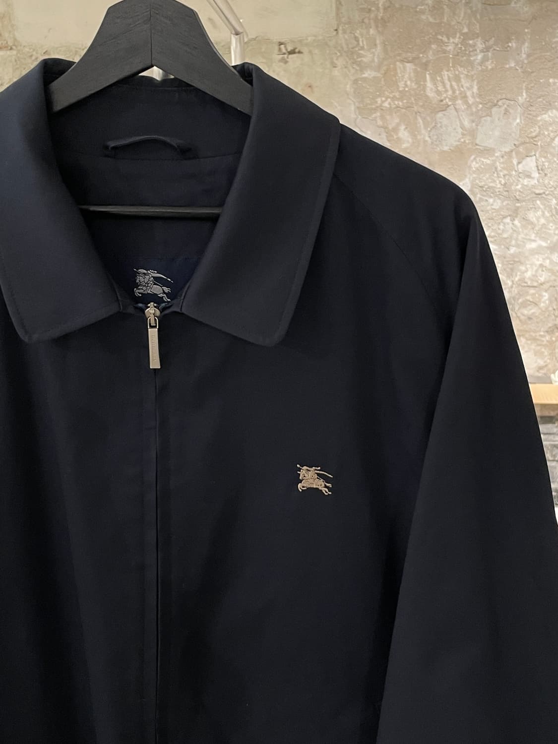 버버리 다크 네이비 기마로고 코튼 블루종 상품이미지3