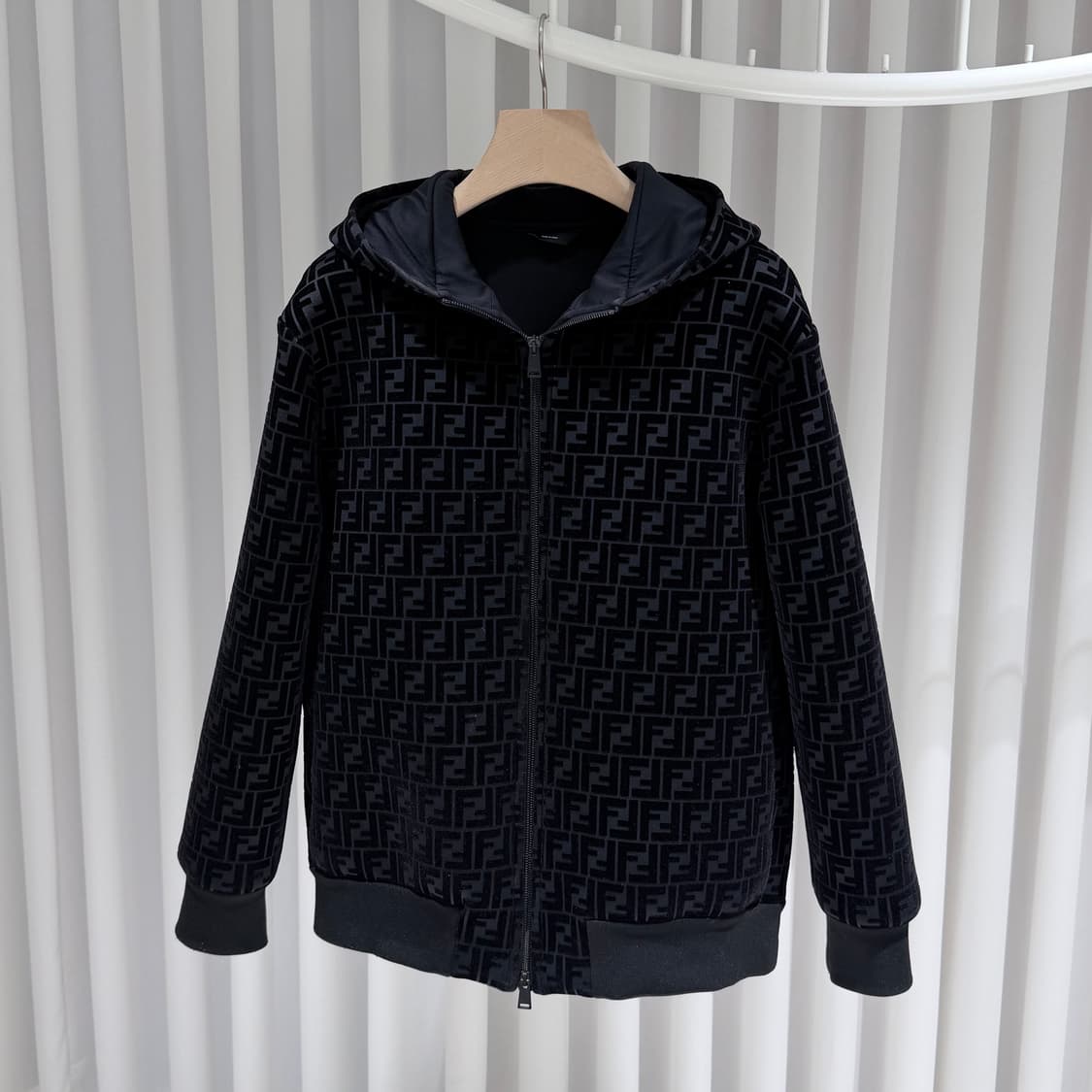 (S+/50) / 펜디 모노그램 벨벳 블랙 후드집업 상품이미지2