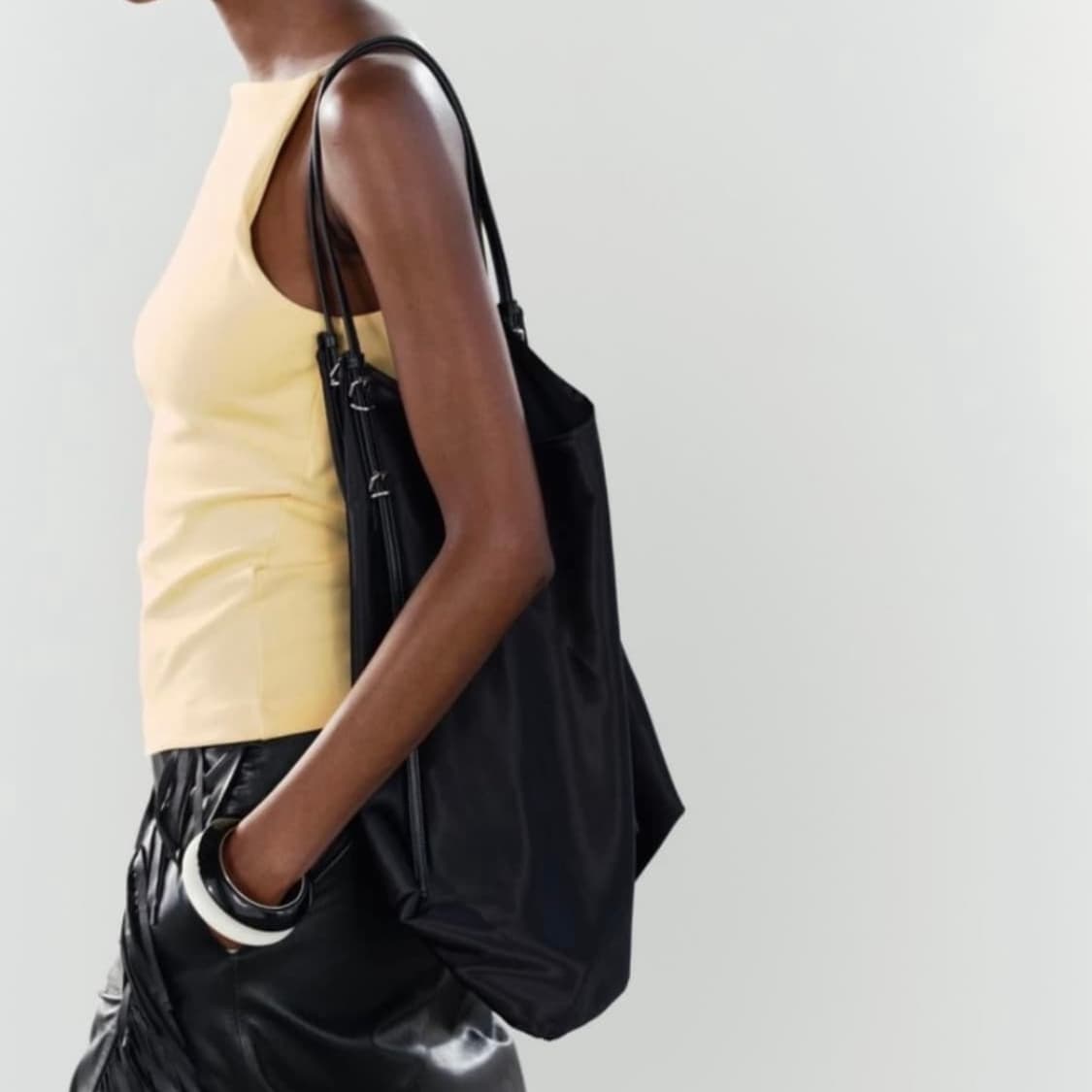 자라 세틴 이펙트 토트백 상품이미지1