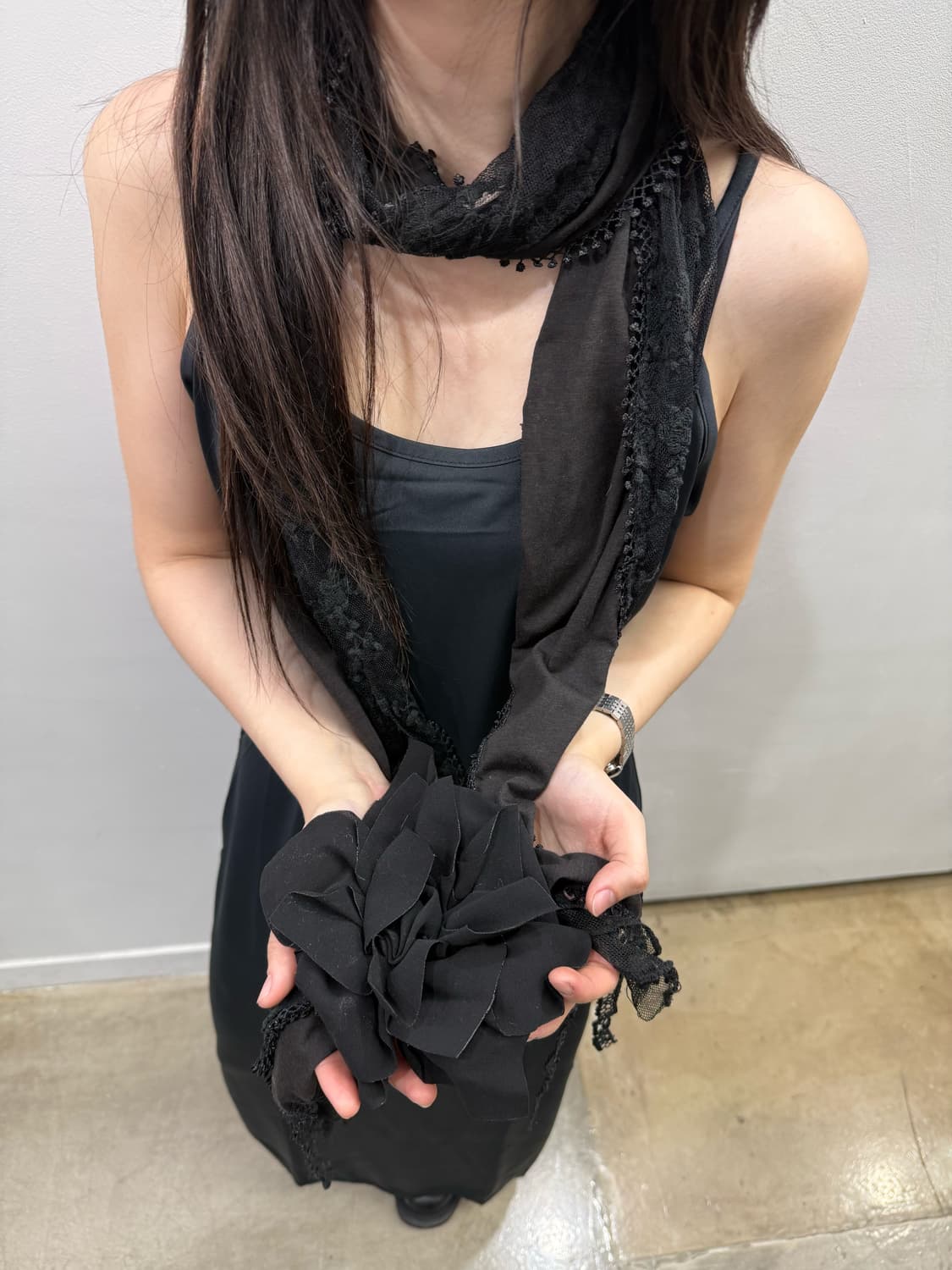 블랙피스나우 블랙 로즈 코사주 스카프 상품이미지6