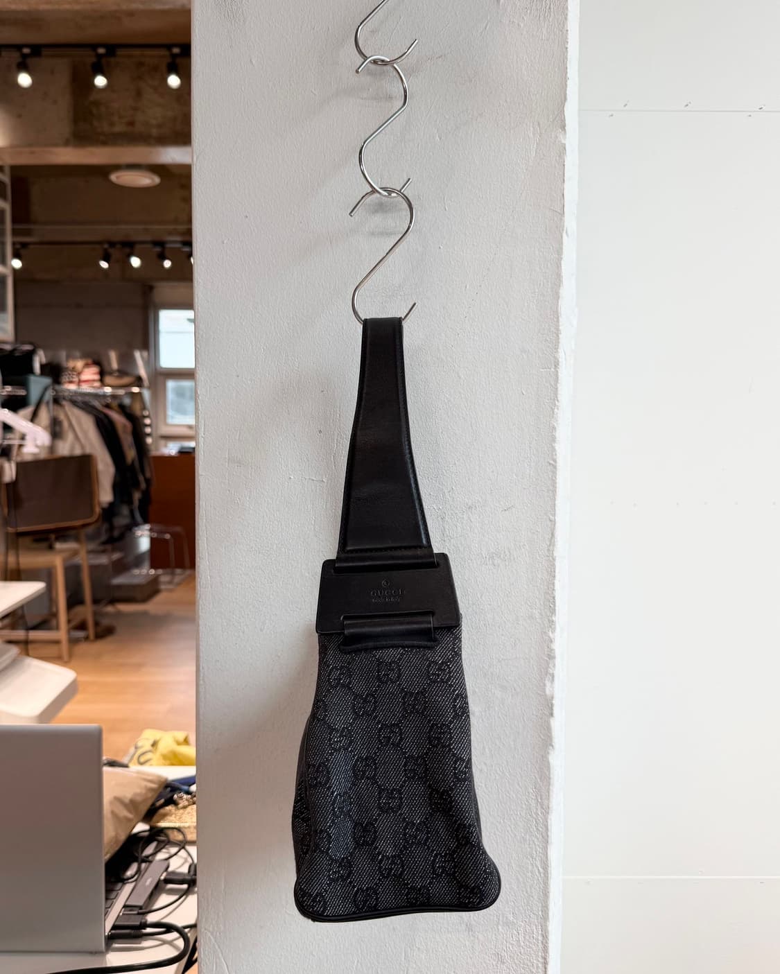 구찌 블랙 캔버스 GG 숄더백  상품이미지3