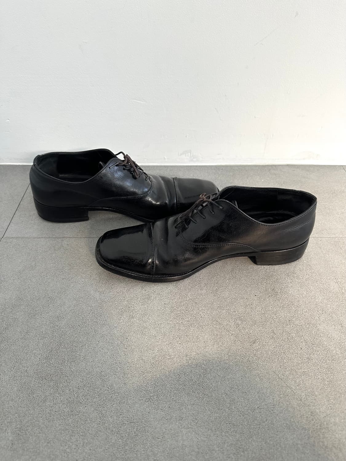 프라다 스퀘어토 블랙 레더 더비슈즈 상품이미지4