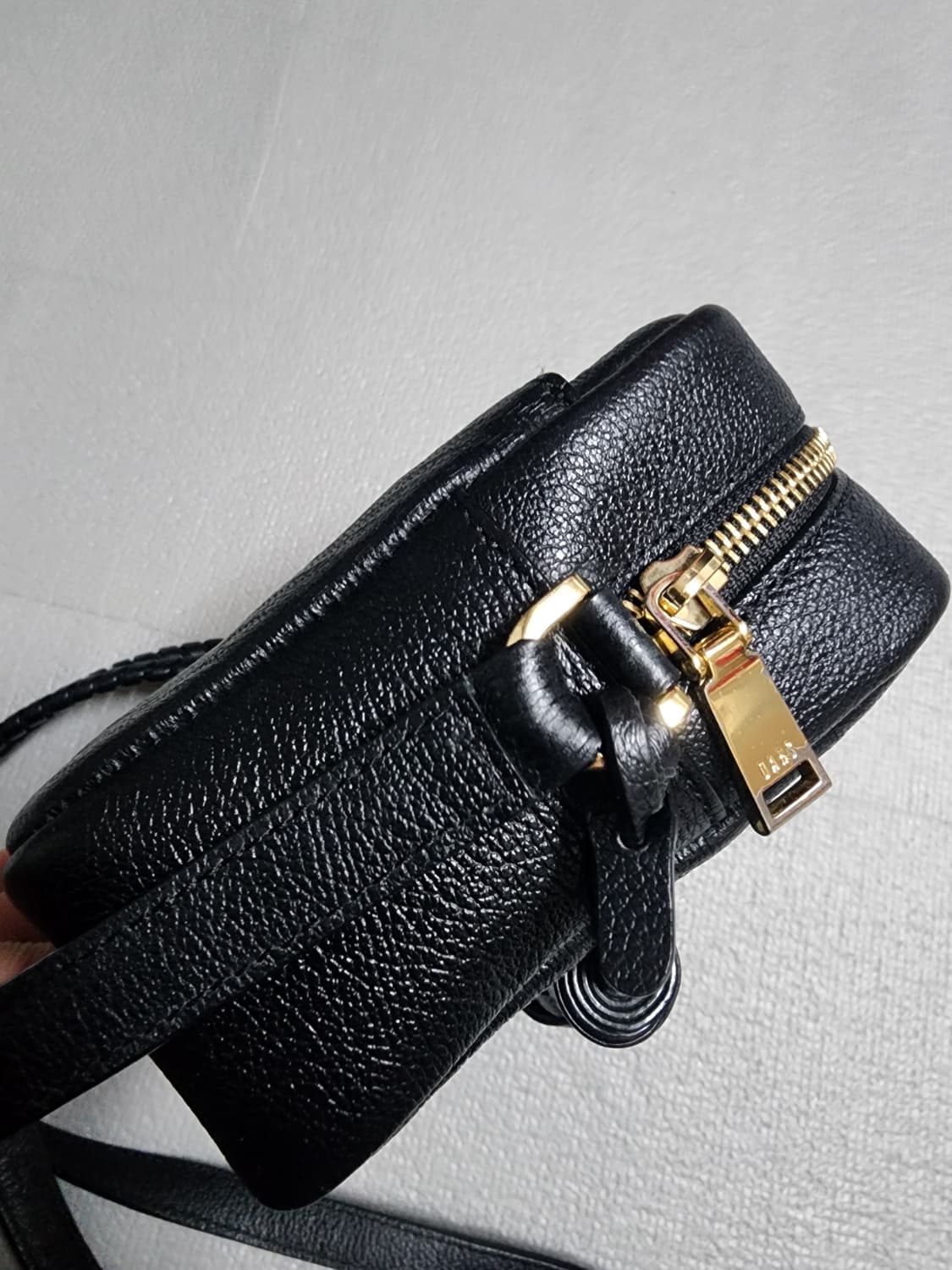 닥스 블랙 하우스체크 경판 가죽 크로스백 상품이미지6