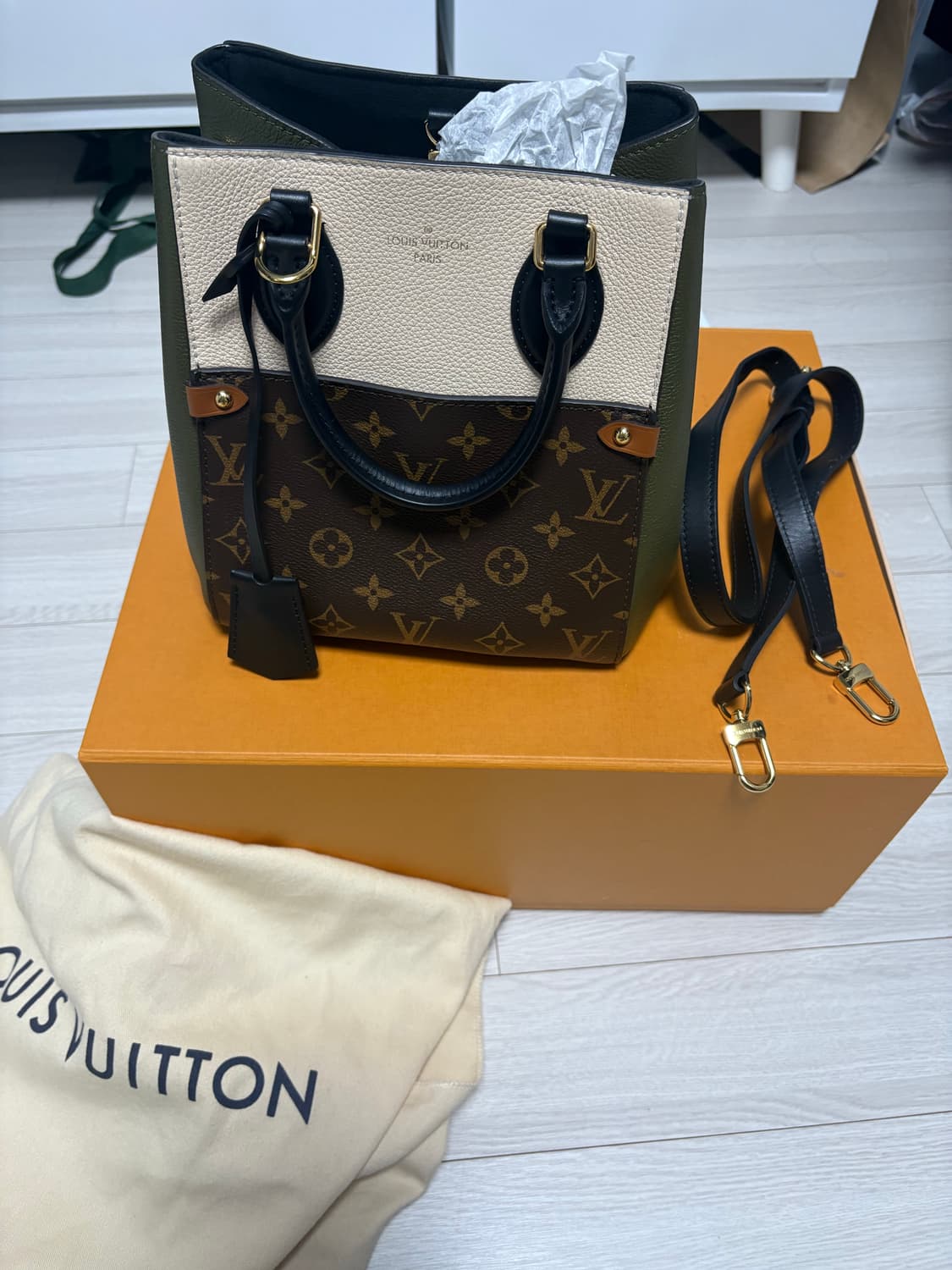 루이비통 폴드도트 pm 상품이미지1