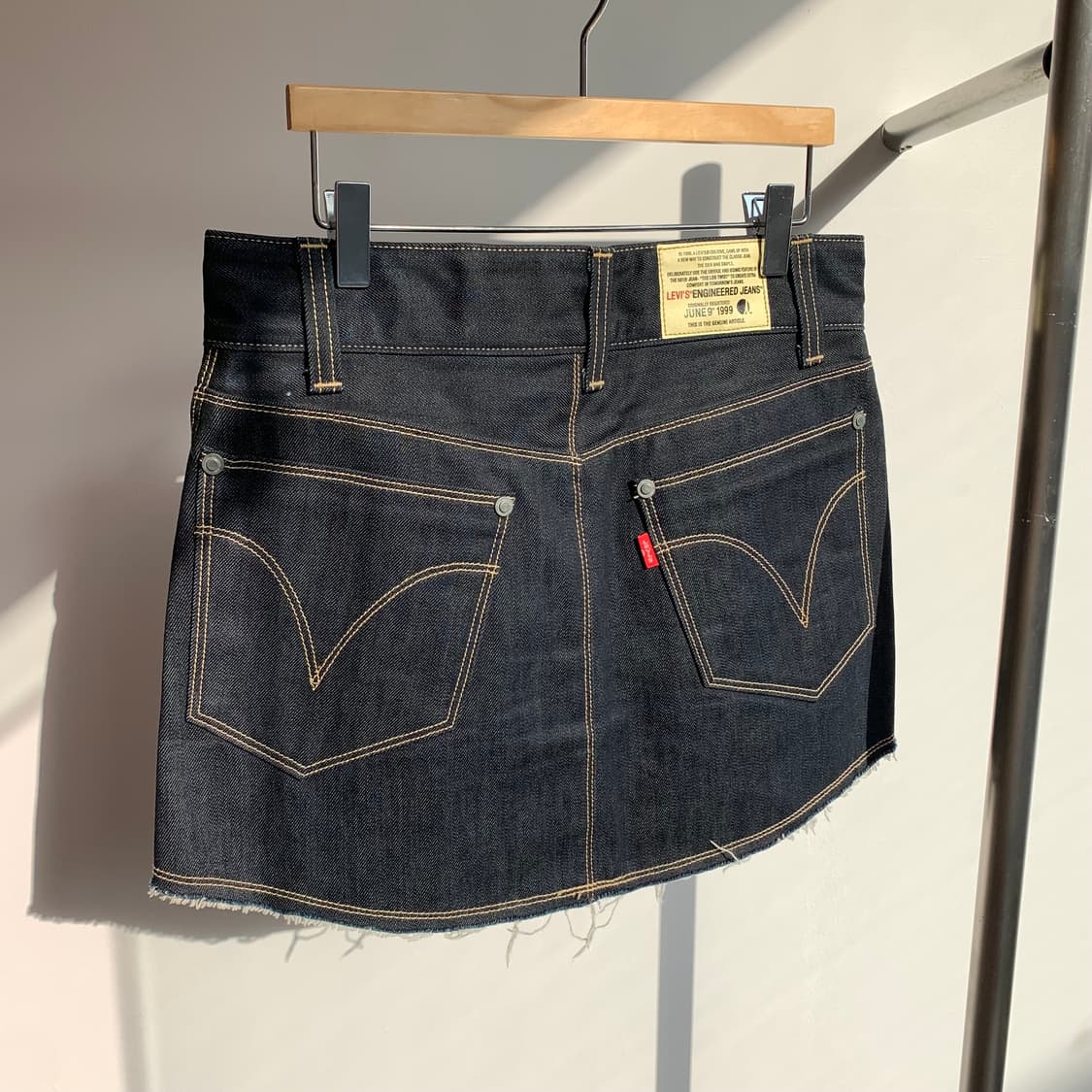 [리바이스] 엔지니어드 진 로우라이즈 데님 스커트 치마 상품이미지3