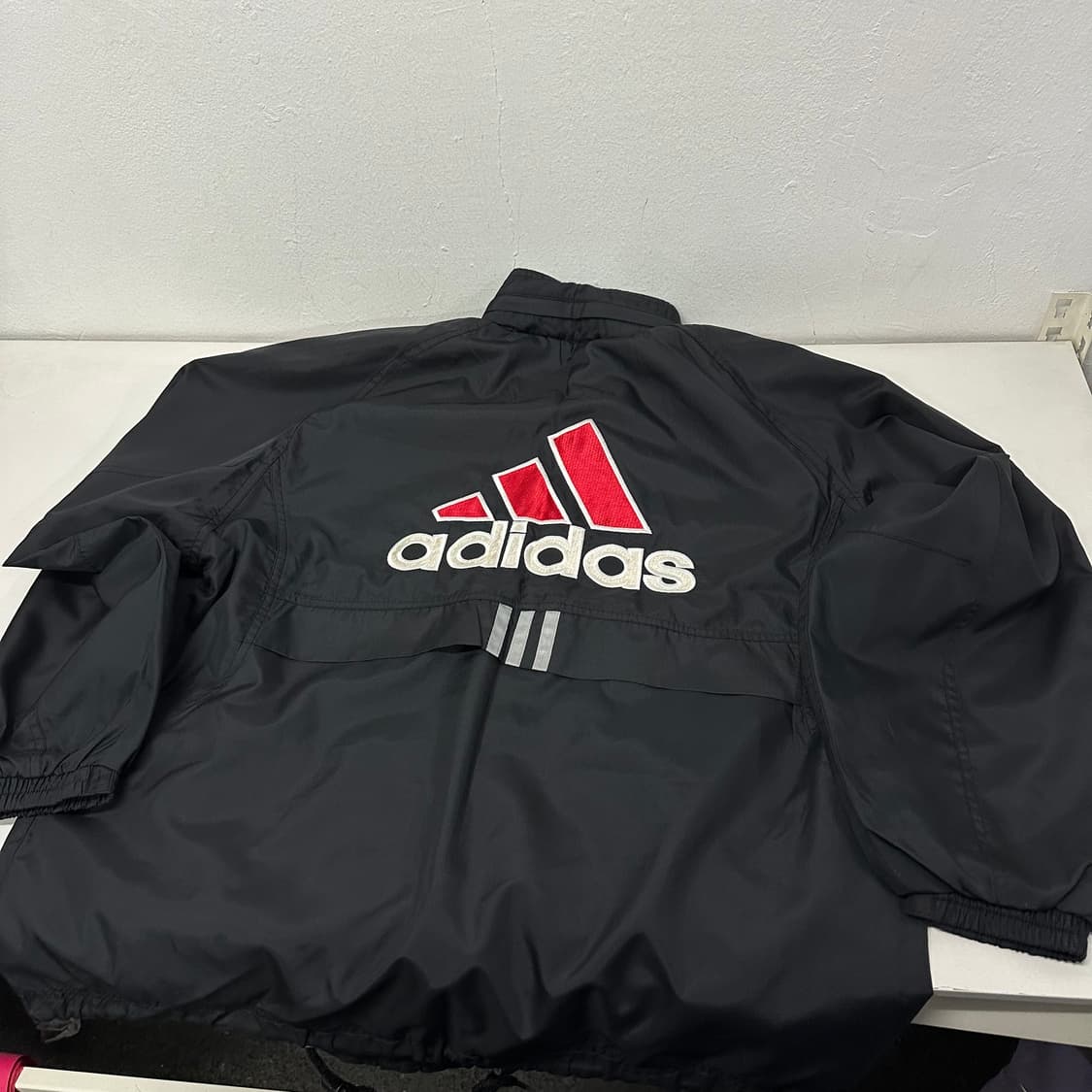 100 아디다스 블랙 올드스쿨 백로고 바람막이 상품이미지2