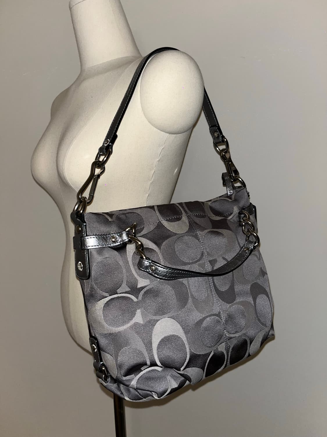 🎉BLACK FRIDAY🎉 Coach gray bag 상품이미지1