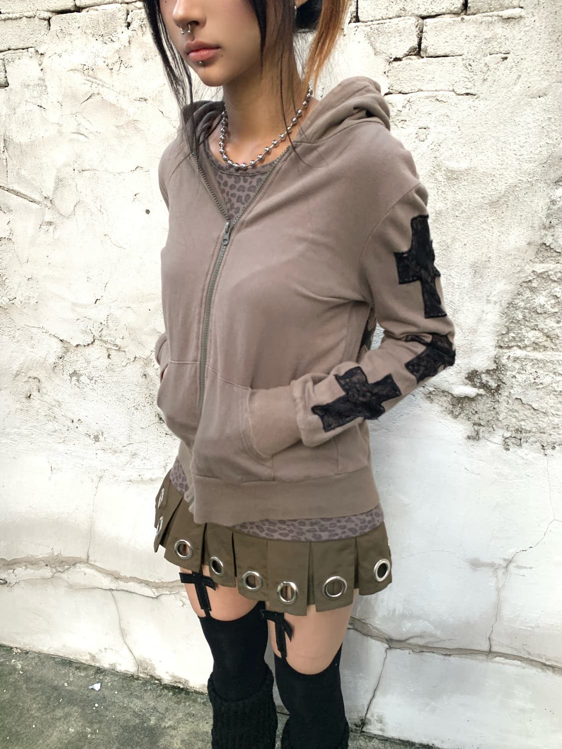 M.K.R cross lace detail hoodie  상품이미지3
