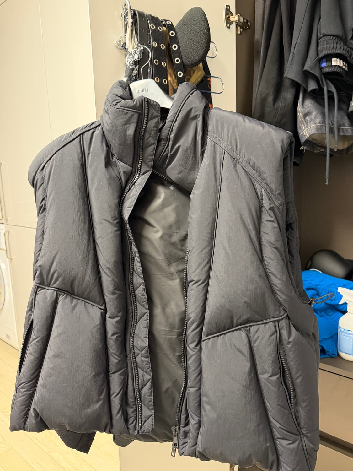 juun.j 준지 24fw 숏 다운 패딩 베스트 (조끼 패딩) 상품이미지1