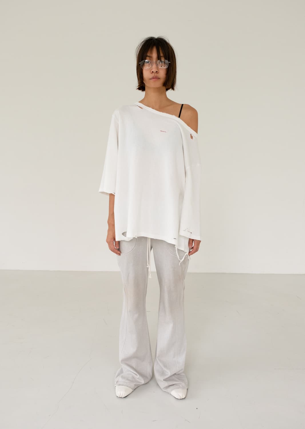 에스이오 seo DISTRESS OFF-SHOULDER T-SHIRT 상품이미지1