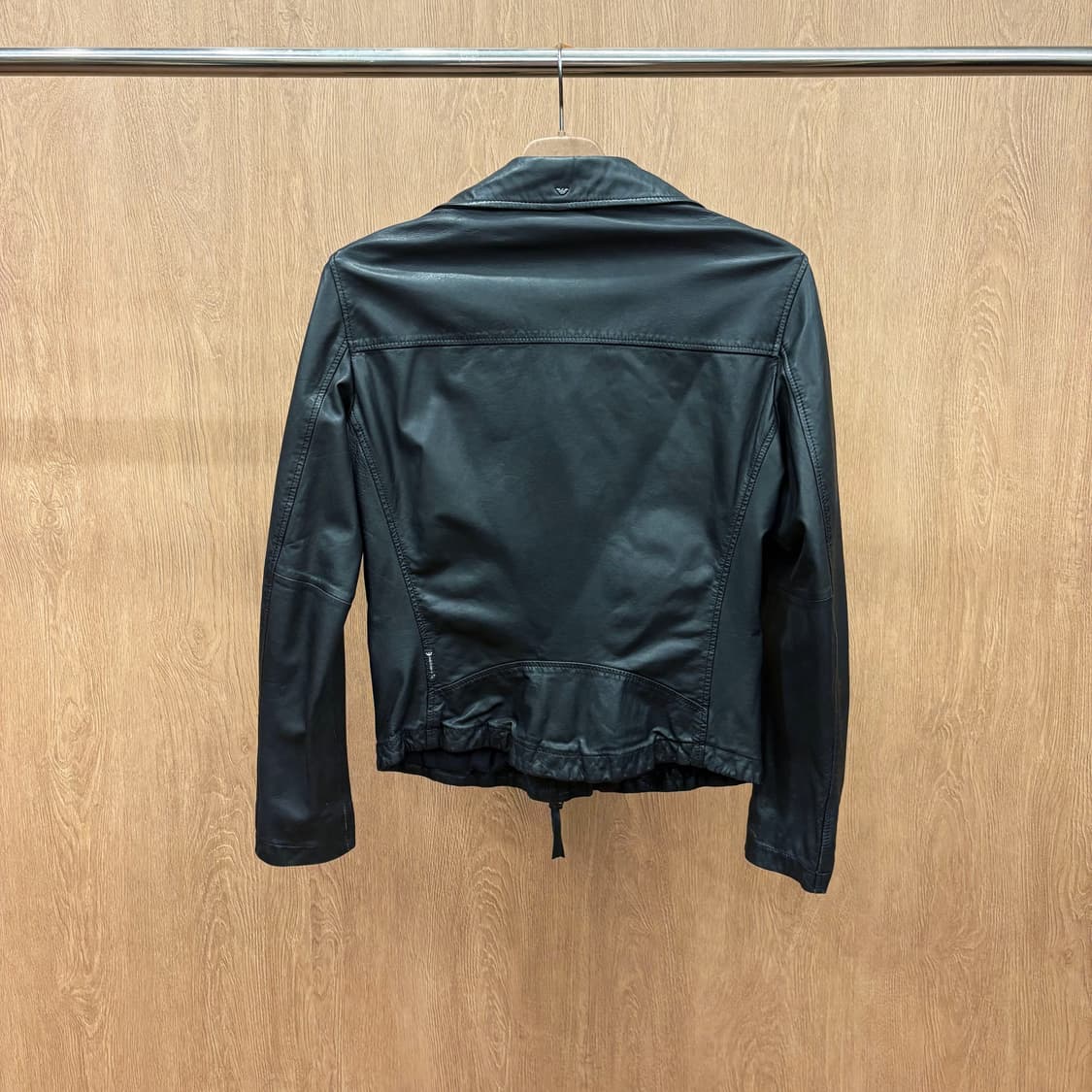 아르마니 진스 레더 자켓 투웨이 클로징 소매 지퍼 디테일 슬림핏 블랙 상품이미지3