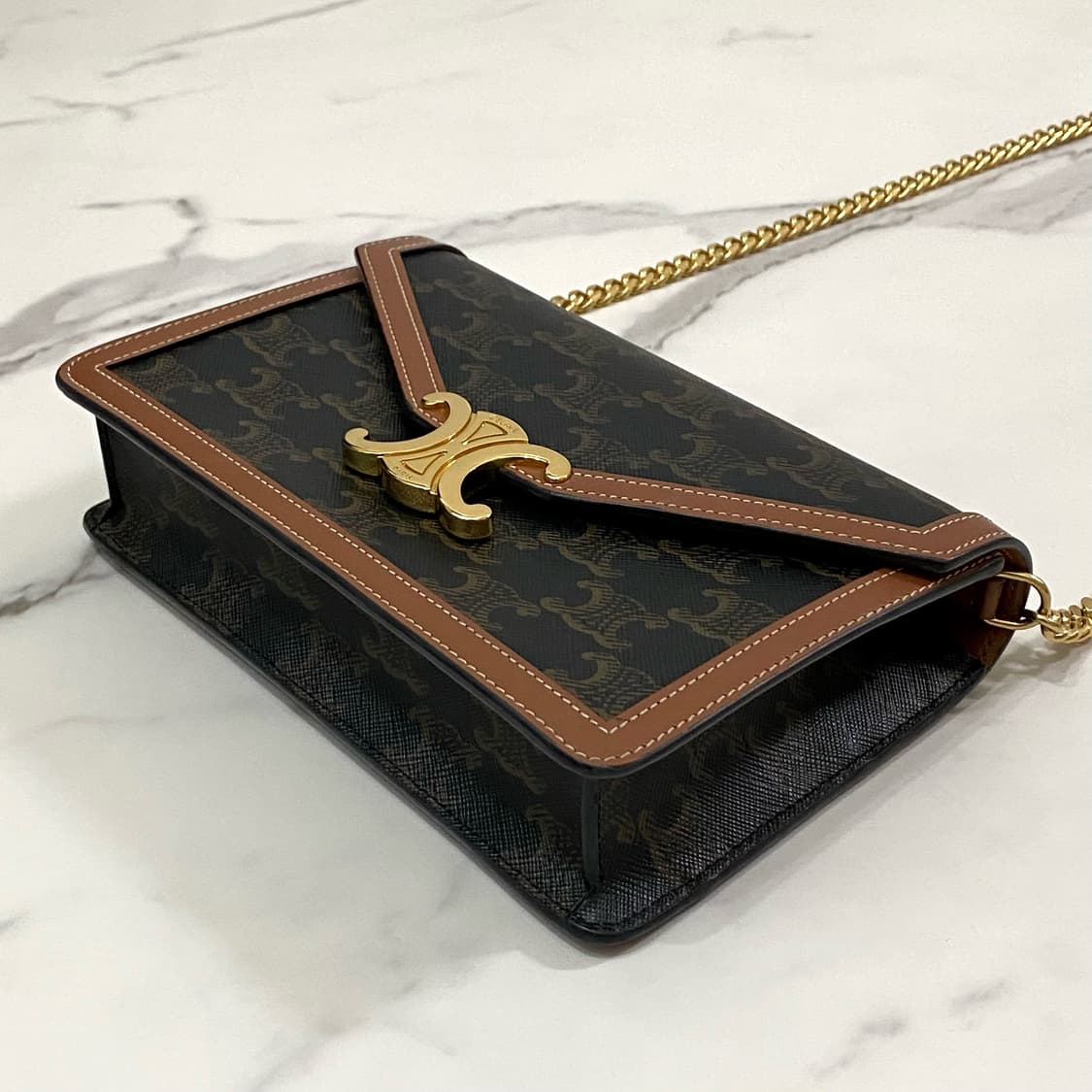 셀린느 월렛 온 체인 마고 트리옹프 캔버스 카프스킨 탄 숄더백 크로스백 상품이미지5