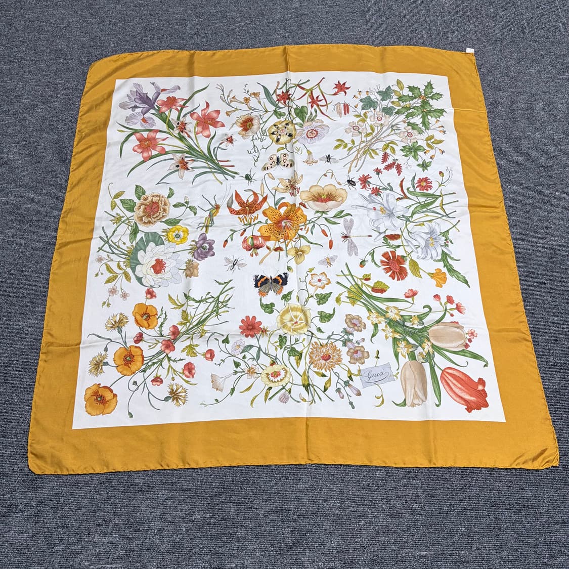 구찌 플라워 프린팅 실크 스카프 상품이미지1