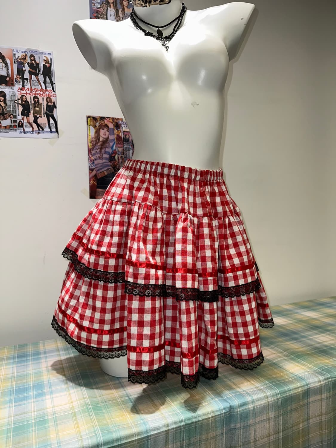 frill detail red checkered short skirt 상품이미지1