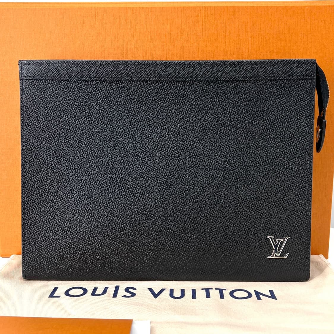 루이비통 LV 타이가 포쉐트 보야주 클러치백 블랙 (M30450) 상품이미지2