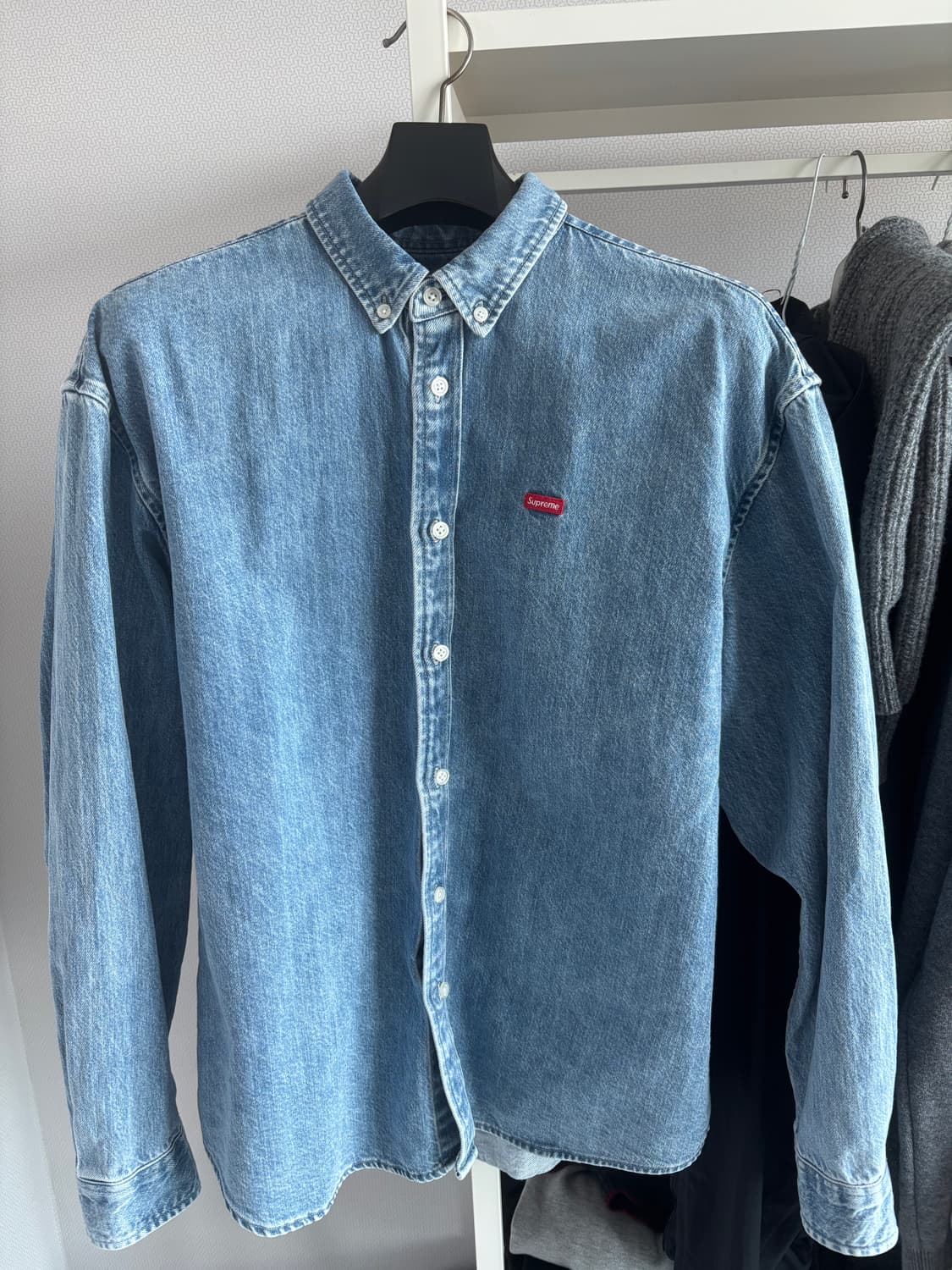 25ss 슈프림 워시드 인디고 셔츠 M 사이즈 상품이미지1