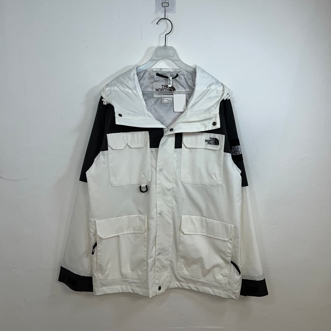 The North Face white ranger windbreaker  상품이미지4