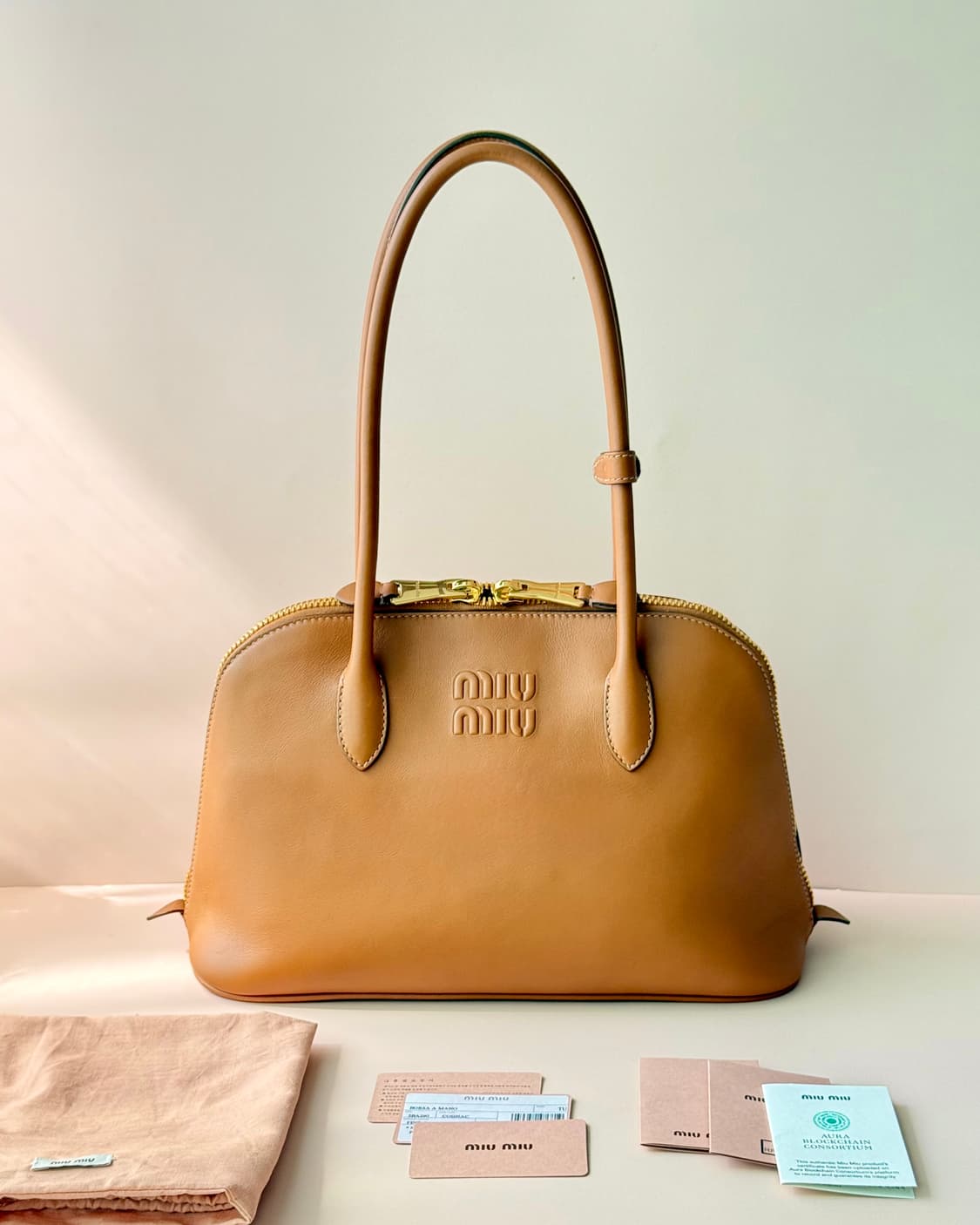 미우미우 레더 탑핸들백 꼬냑 (borsa a mano/5ba290) 상품이미지1