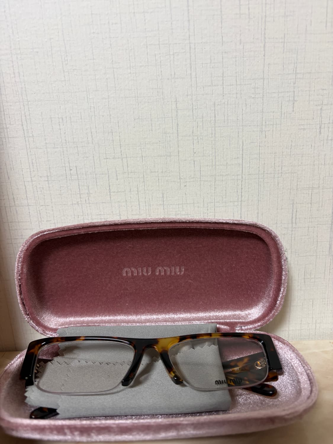 미우미우 브데트 안경 상품이미지3