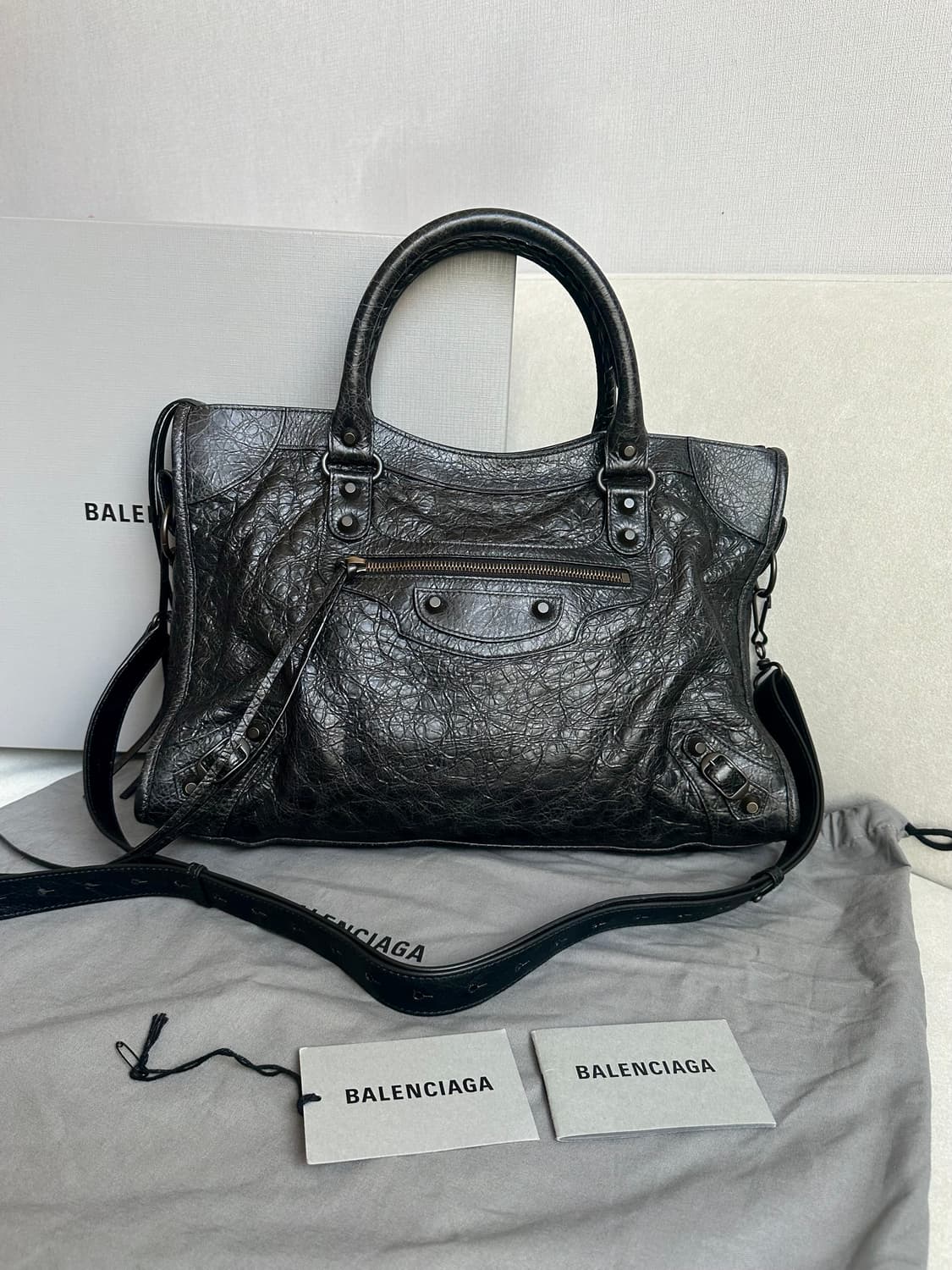 [SA 정품] 발렌시아가 르 시티 모터백 미디움 블랙 상품이미지1