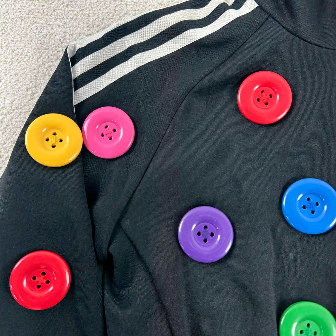 아디다스 x 제레미 스캇 단추 포인트 져지 블랙 상품이미지3