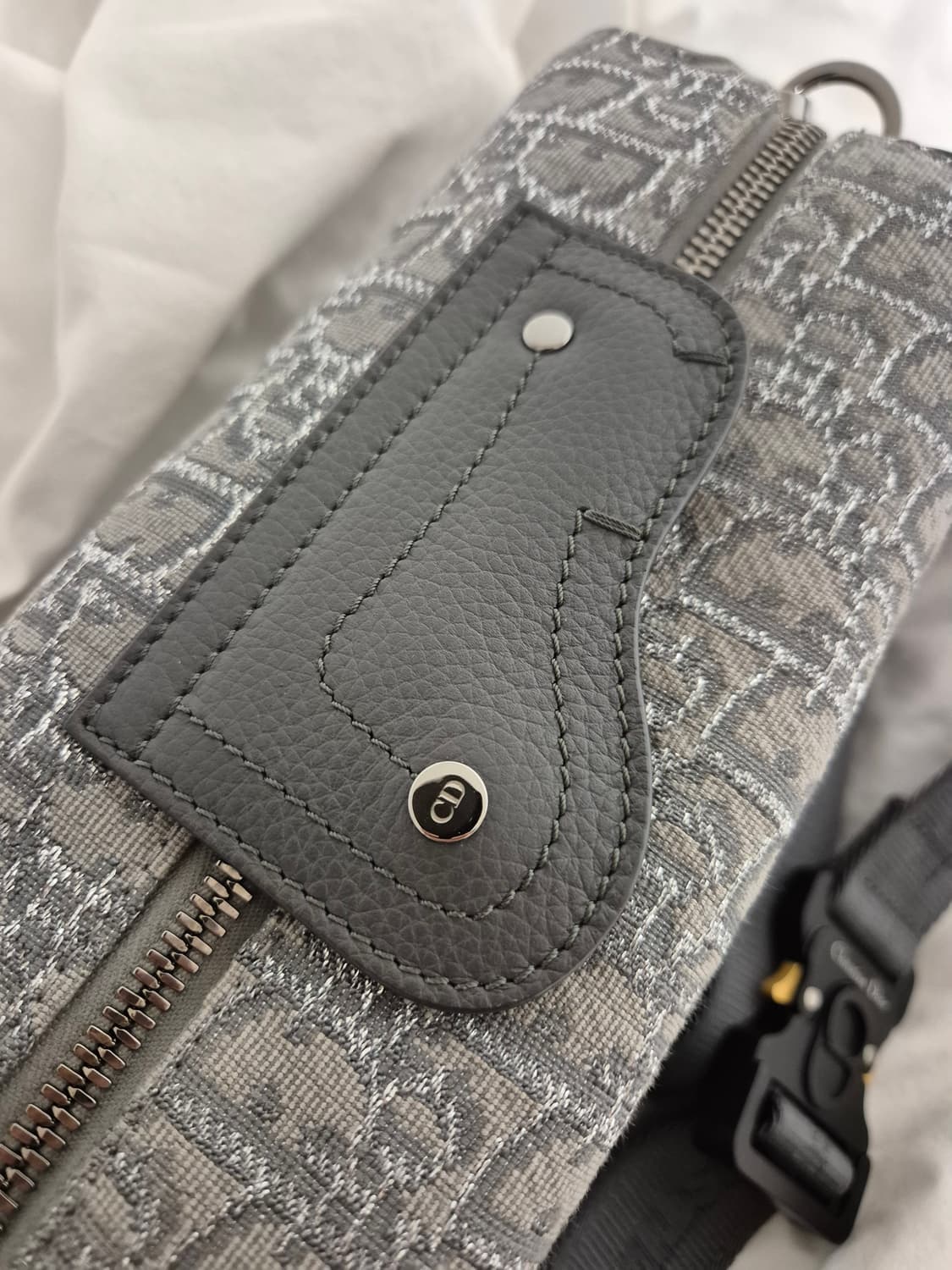 디올 한정판 루테늄 링고 22 크로스백 상품이미지7