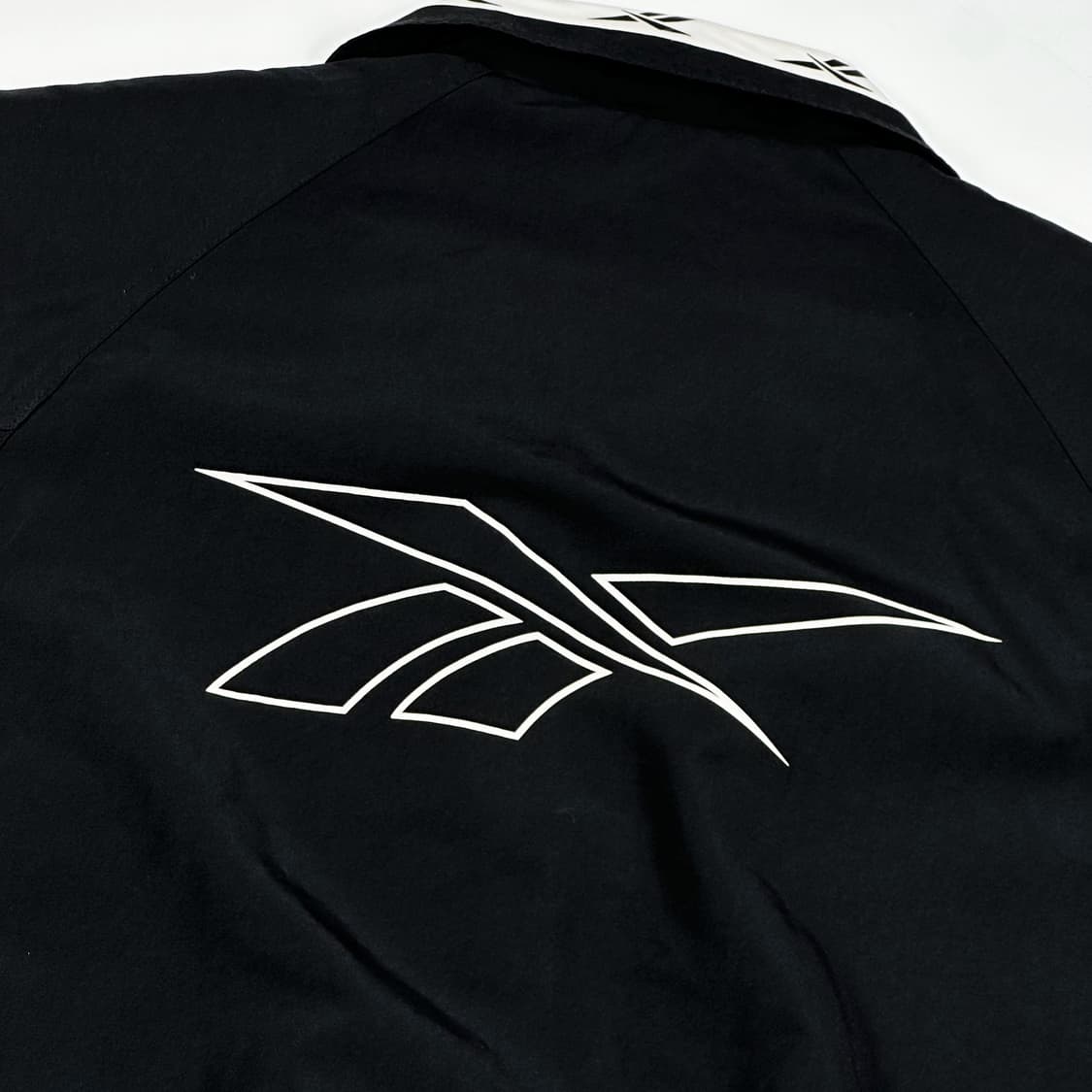 리복 클래식 오버핏 백로고 올드스쿨 바람막이 블랙 L 상품이미지4